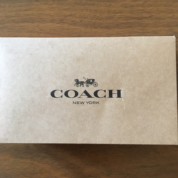 SALE!! Coach Wristlet comes in original box - Picture 11 of 16